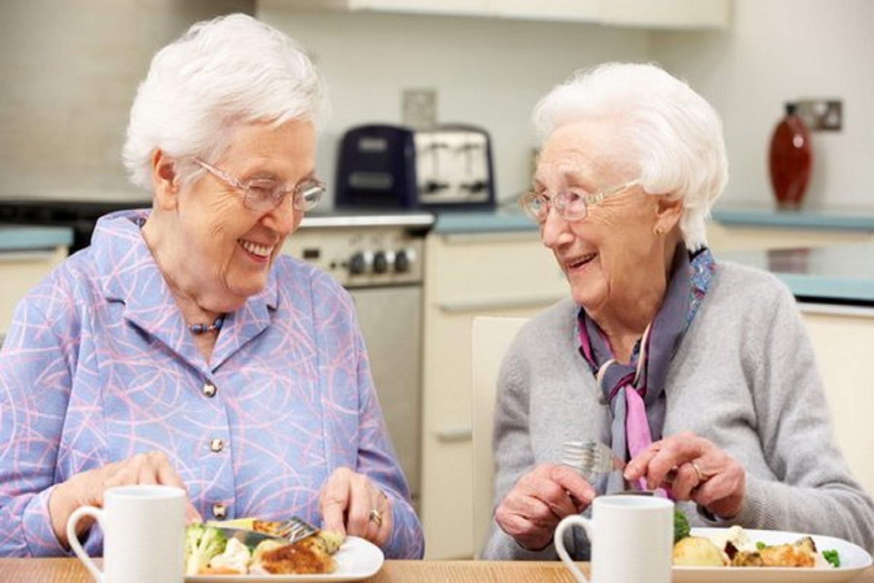 Cần lưu ý những gì trong chế độ dinh dưỡng của người cao tuổi?